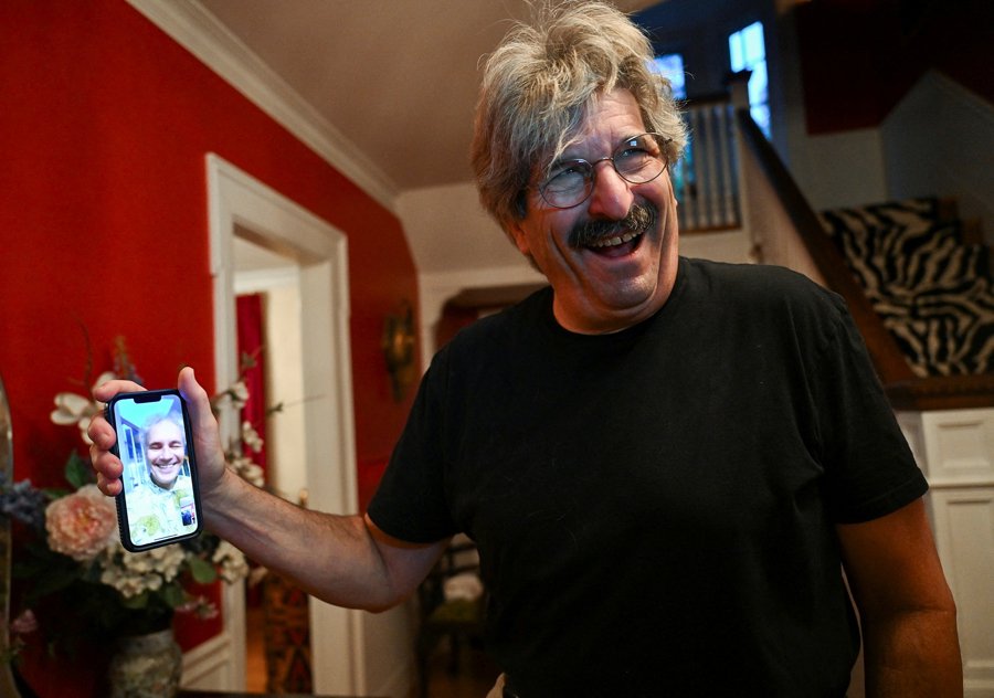 当我问DeepSeek谁会获得诺贝尔生理学或医学奖，它让我关注这俩人